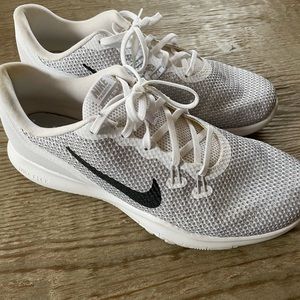 Nike Women’s Flex Trainer 7 White Size 10
